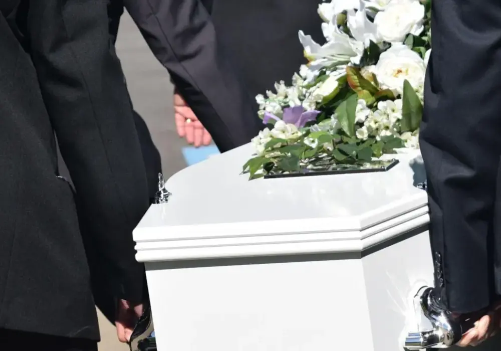 Pogrzeb w sobotę: Możliwy, ale z haczykami? Sprawdź, co musisz wiedzieć