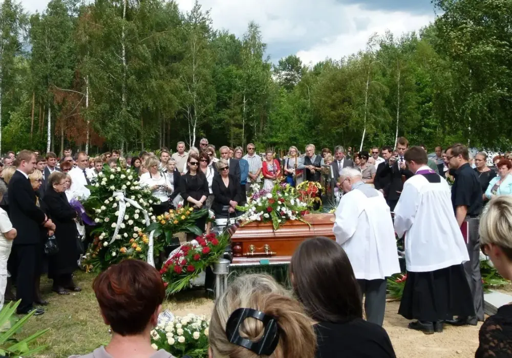 Jak sprawdzić datę pogrzebu w Tomaszowie Mazowieckim – ważne informacje