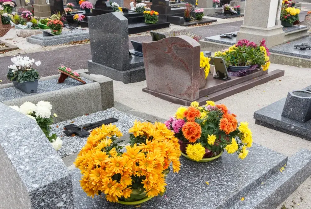 Ile kosztuje piwnicą na cmentarzu? Ceny, które mogą zaskoczyć