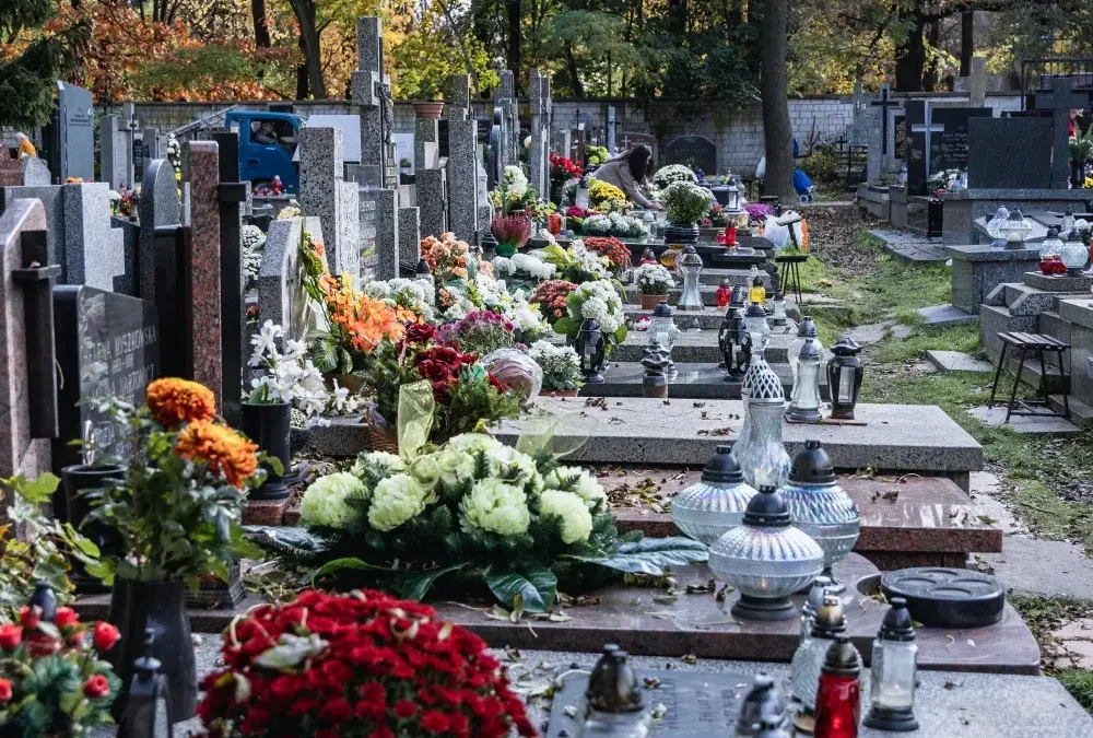 Kto jest właścicielem miejsca na cmentarzu? Poznaj swoje prawa i obowiązki