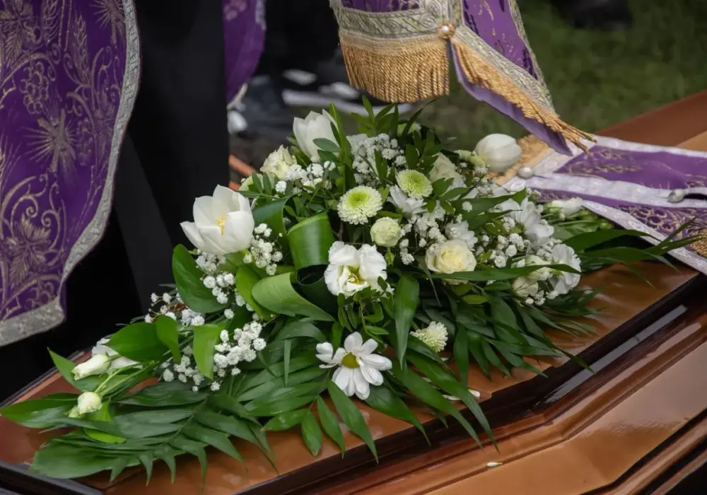 Jakie róże na pogrzeb? Wybierz odpowiednie kolory i symbolikę