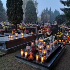 Ile kosztuje miejsce na cmentarzu Batowice w Krakowie? Ceny grobów i opłaty