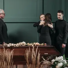 Pogrzeb: jak się ubrać? Uniknij faux pas, okaż szacunek.