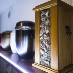 Kremacja czy tradycyjny pochówek – co jest tańsze i dlaczego?