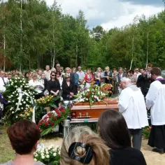 Jak sprawdzić datę pogrzebu w Tomaszowie Mazowieckim – ważne informacje