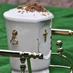 Ile prochu zostaje po kremacji? Zaskakujące fakty, które musisz znać