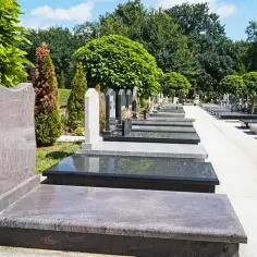 Jak znaleźć zmarłego na cmentarzu Police - łatwe sposoby na lokalizację grobu