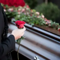 Co oznacza sen o pogrzebie? Odkryj ukryte znaczenia i emocje