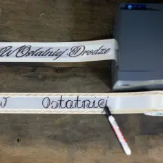 Godne pożegnanie: Co na szarfie pogrzebowej? Gotowe napisy