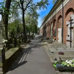 Jak sprawdzić datę pogrzebu w Łodzi i uniknąć nieporozumień