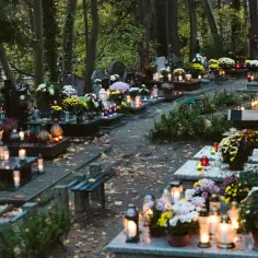 Ile kosztuje miejsce na cmentarzu w Warszawie? Poznaj zaskakujące ceny