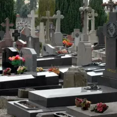 Jak sprzedać miejsce na cmentarzu - poznaj prawne ograniczenia i alternatywy