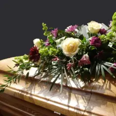 Ile kosztuje pogrzeb? Zaskakujące ceny i ukryte wydatki w Polsce