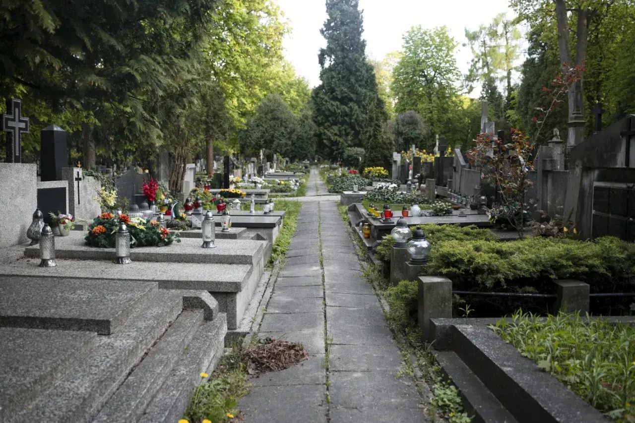 Ceny grobów w zależności od lokalizacji i typu cmentarza