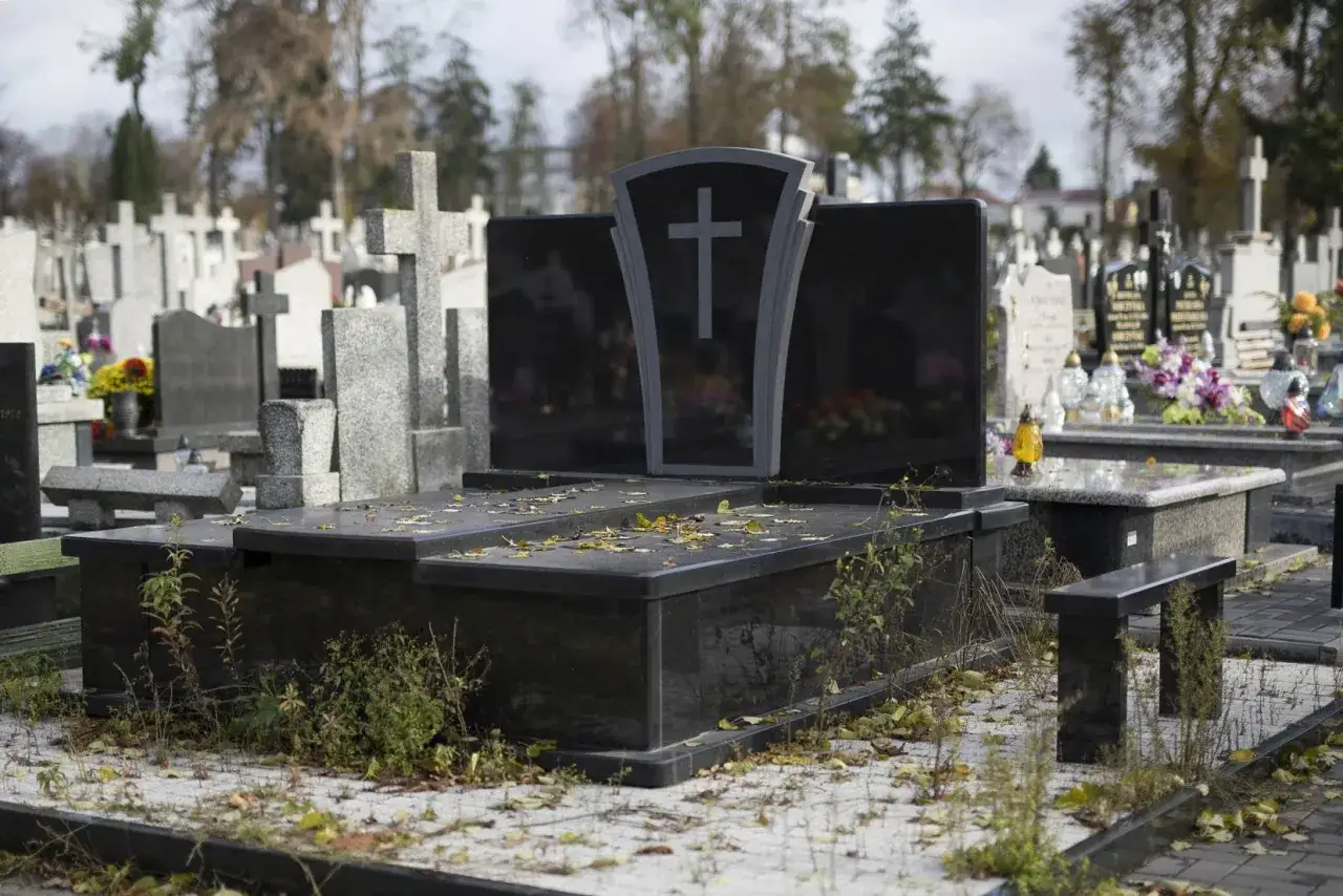 Zdjęcie Jak znaleźć osobę na cmentarzu? Proste sposoby na lokalizację grobu