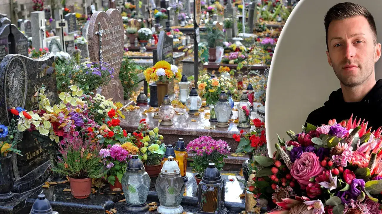 Osoba w zadumie przed nagrobkiem, trzymająca kwiaty