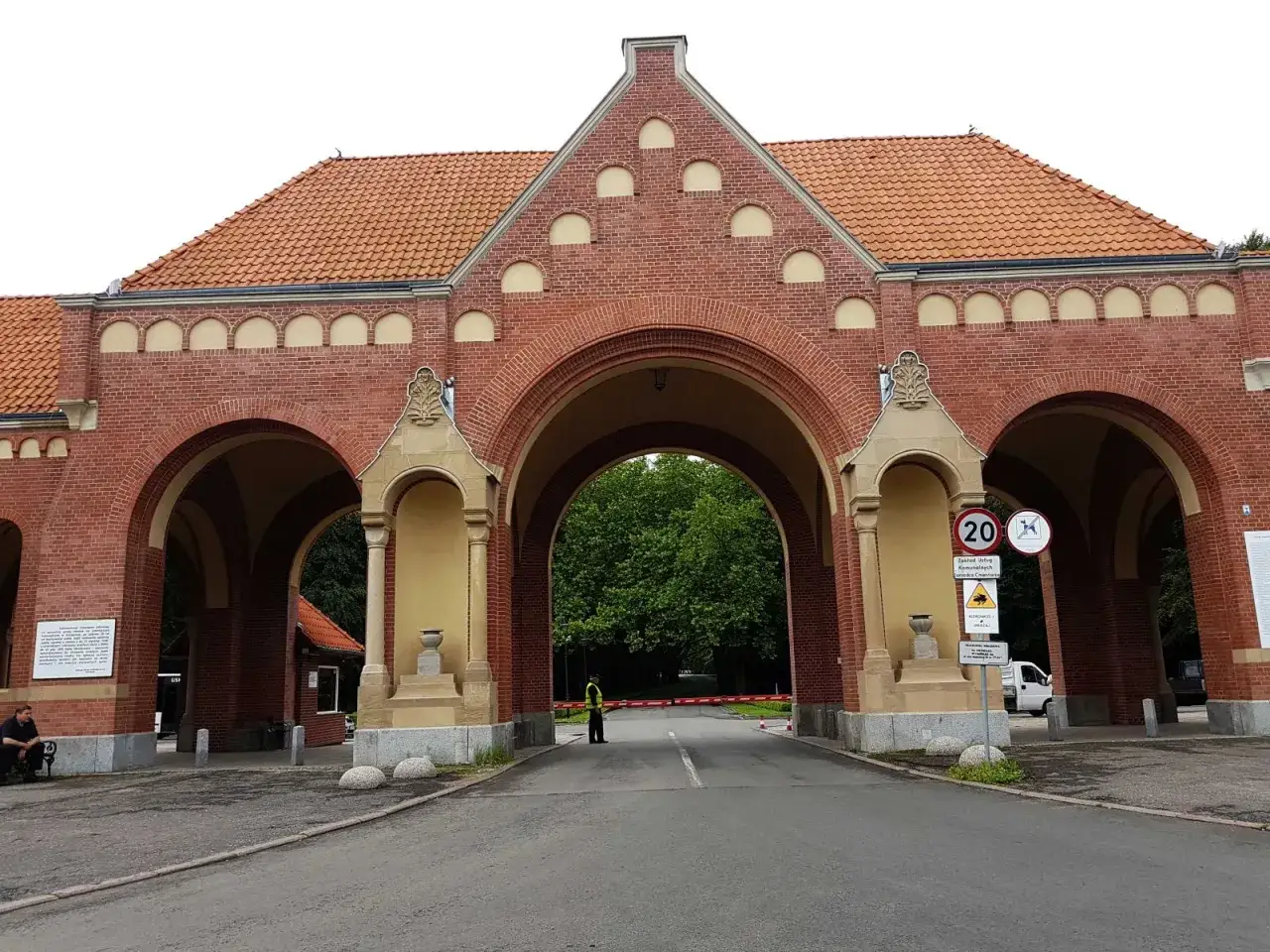 Cmentarz Centralny w Szczecinie brama główna