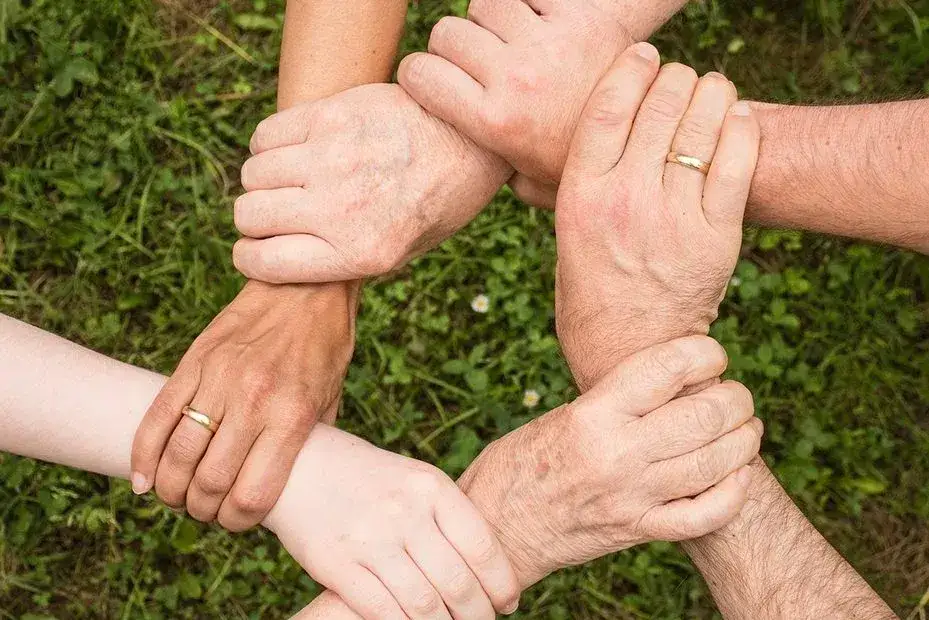 Zdjęcie Co zrobić po śmierci rodzica? Kluczowe kroki i wsparcie emocjonalne