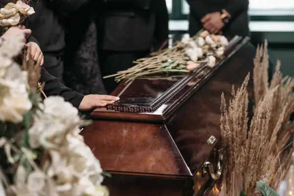 Jak zorganizować pogrzeb – kluczowe kroki i dokumenty, które musisz znać