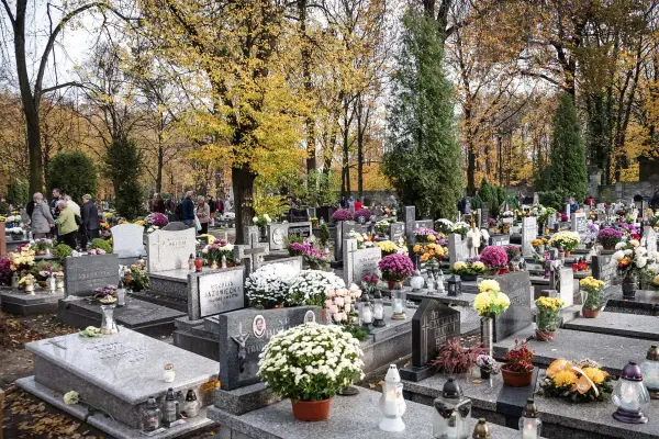 Cmentarze komunalne Katowice: przewodnik, lokalizacje, opłaty