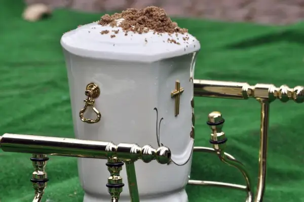 Ile prochu zostaje po kremacji? Zaskakujące fakty, które musisz znać