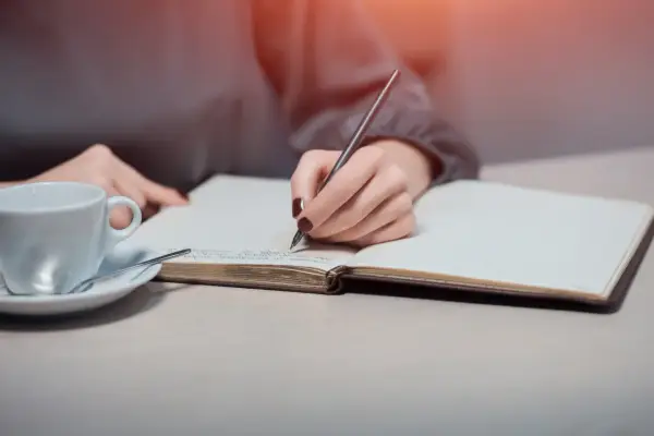 Jak sformułować intencję mszalną za zmarłego? Praktyczny poradnik
