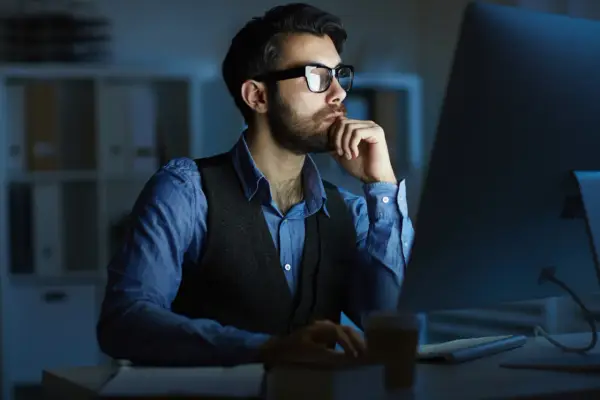 Dlaczego specjaliści IT w Polsce wybierają zagraniczne kontrakty zdalne?